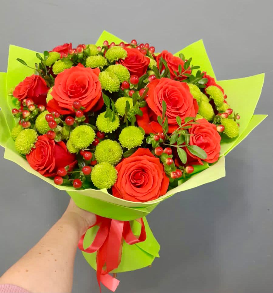 Букет цветов из: Хризантемы и Розы в Кильдинстрое