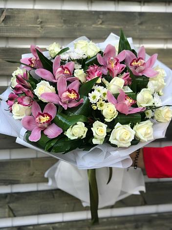 Букет цветов из: Розы и Хризантемы в Кильдинстрое