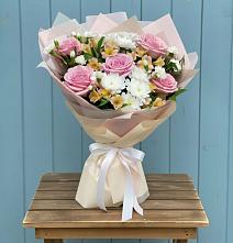 Букет цветов из:  Гвоздики, Орхидеи и Розы в Кильдинстрое