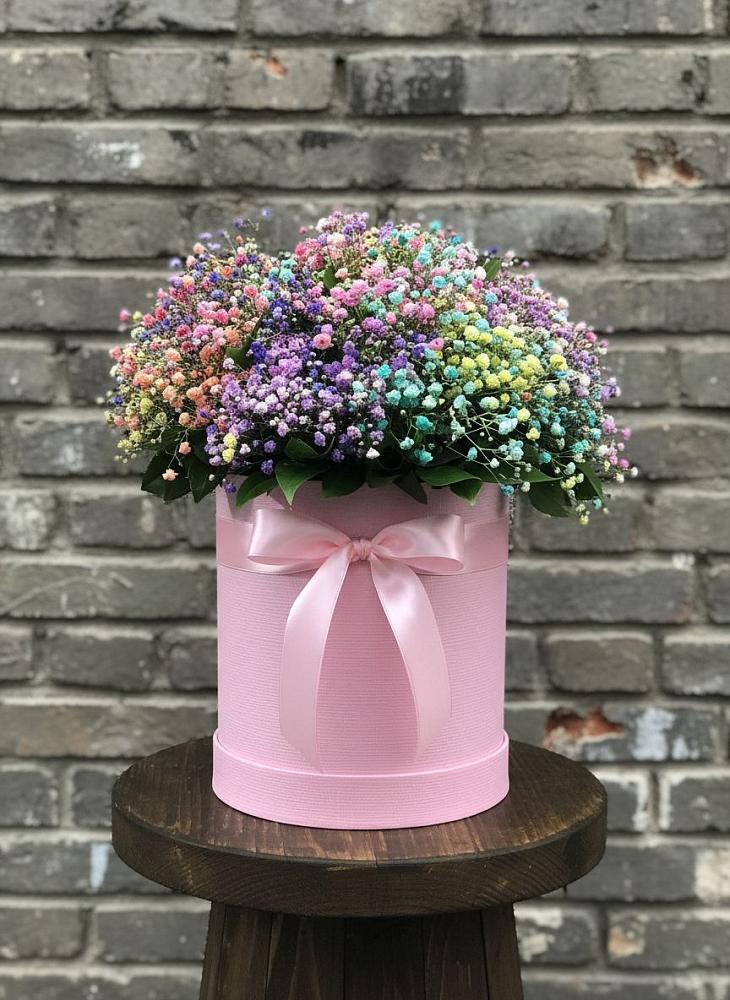 Цветочная композиция из Гипсофила и Розы в шляпной коробке в Кильдинстрое