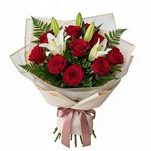 Букет цветов из:  Лилии и Розы в Кильдинстрое