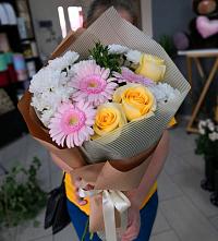 Букет цветов из:  Герберы, Розы и Хризантемы в Кильдинстрое