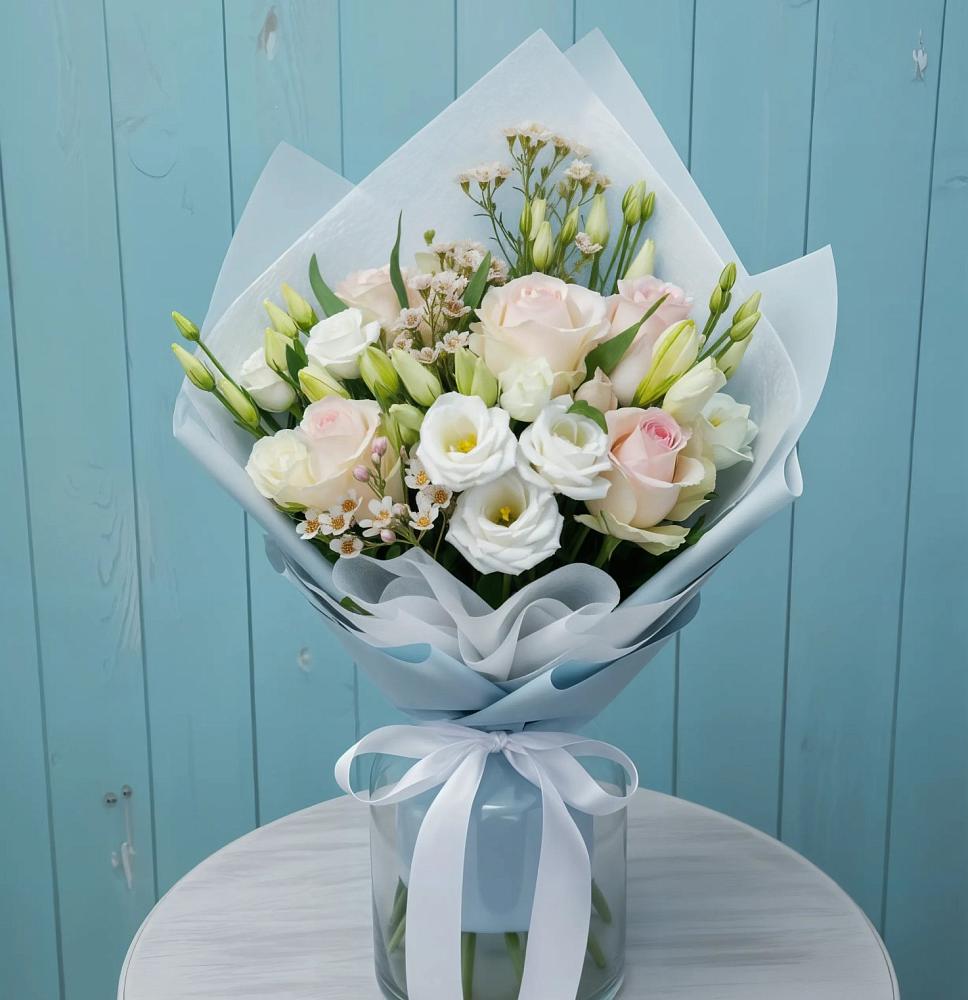 Букет цветов из: Розы и Лизиантусы в Кильдинстрое