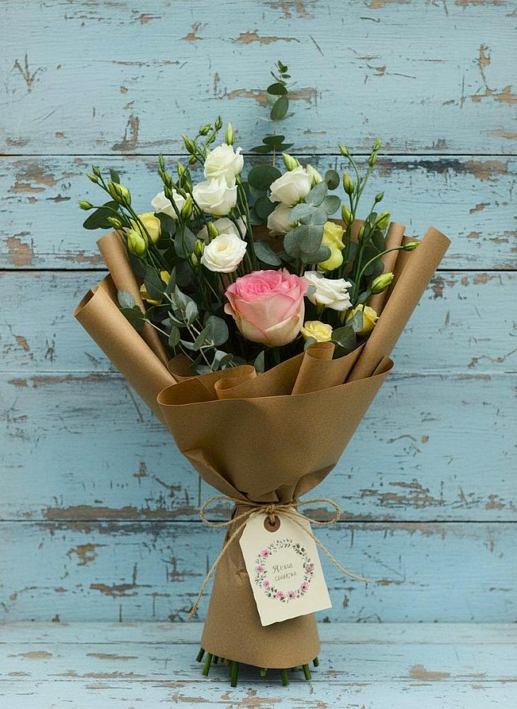 Букет цветов из: Розы и Лизиантусы в Кильдинстрое