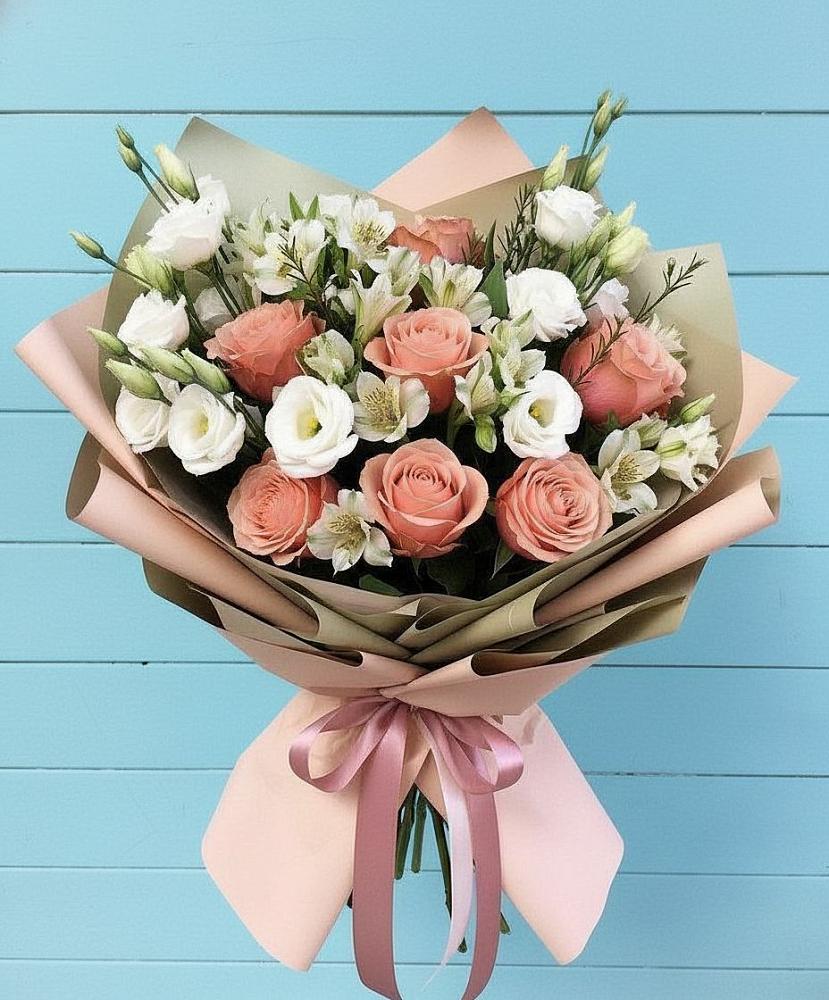 Букет цветов из: Розы, Альстромерии и Лизиантусы в Кильдинстрое