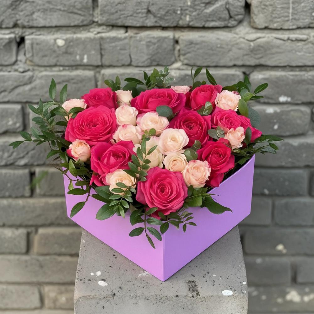 Цветочная композиция из Розы в коробке в Кильдинстрое