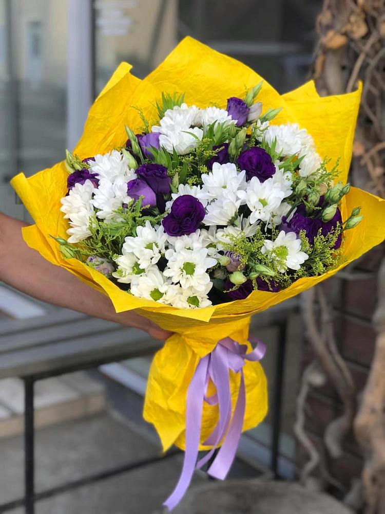 Букет цветов из: Ирисы, Хризантемы и Ромашки в Кильдинстрое