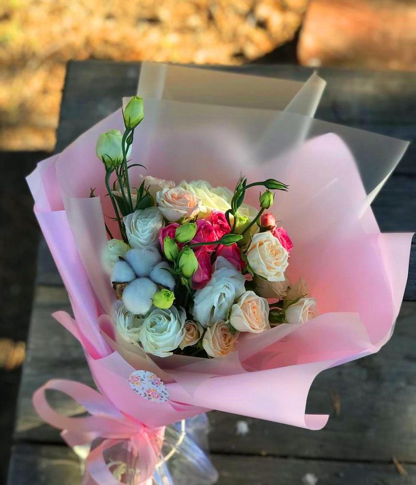 Букет цветов из: Розы и Лизиантусы в Кильдинстрое