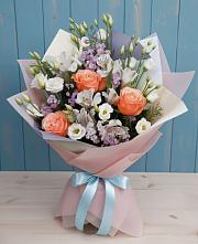 Букет цветов из:  Лизиантусы, Розы, Альстромерии и Гипсофила в Кильдинстрое