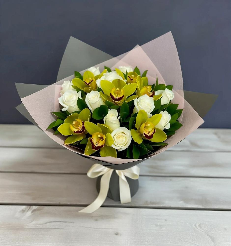 Букет цветов из: Орхидеи и Розы в Кильдинстрое