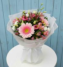 Букет цветов из:  Герберы, Альстромерии и Лизиантусы в Кильдинстрое