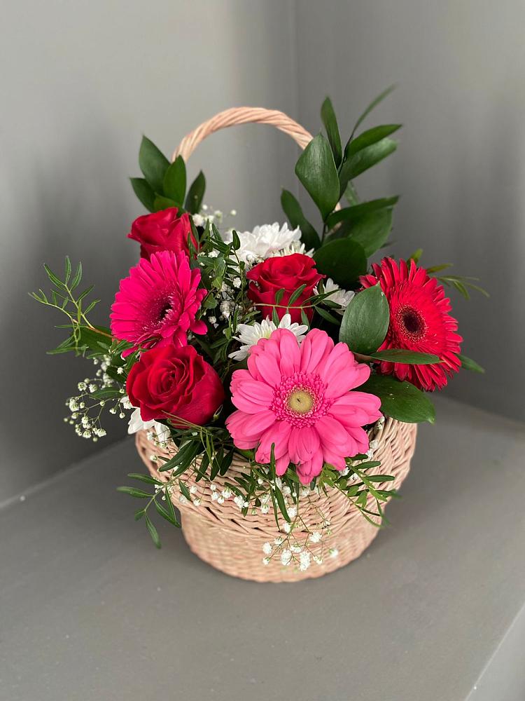 Цветочная композиция из Розы, Хризантемы и Герберы в корзине в Кильдинстрое
