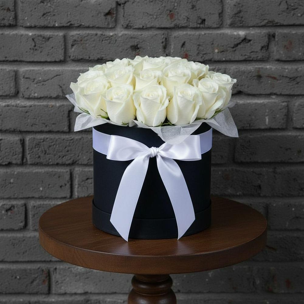 Цветочная композиция из Розы в шляпной коробке в Кильдинстрое