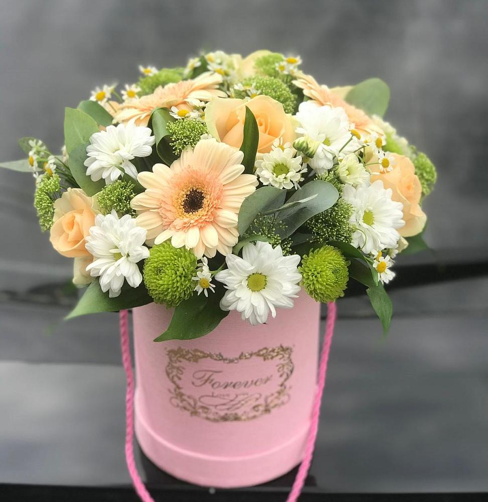 Цветочная композиция из Розы, Герберы и Хризантемы в шляпной коробке в Кильдинстрое