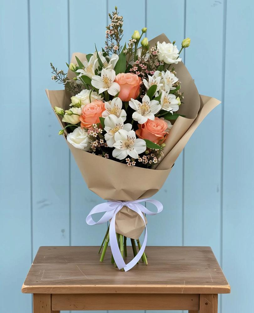 Букет цветов из: Альстромерии, Лизиантусы, Розы и Хризантемы в Кильдинстрое