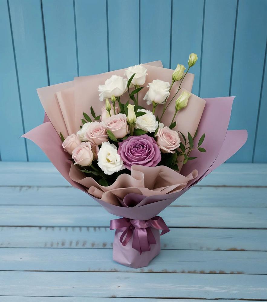 Букет цветов из: Розы и Лизиантусы в Кильдинстрое