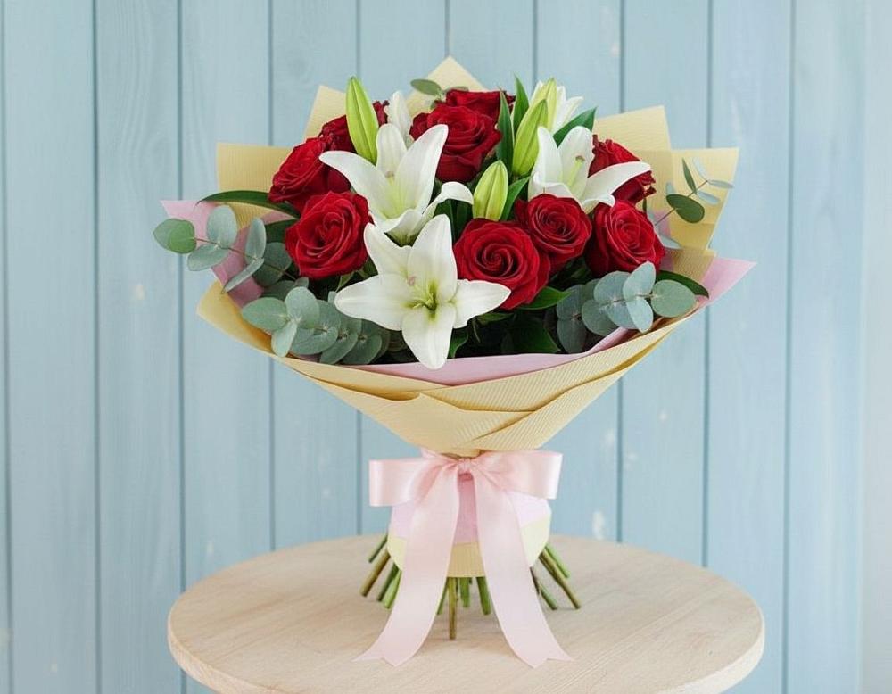 Букет цветов из: Лилии и Розы в Кильдинстрое